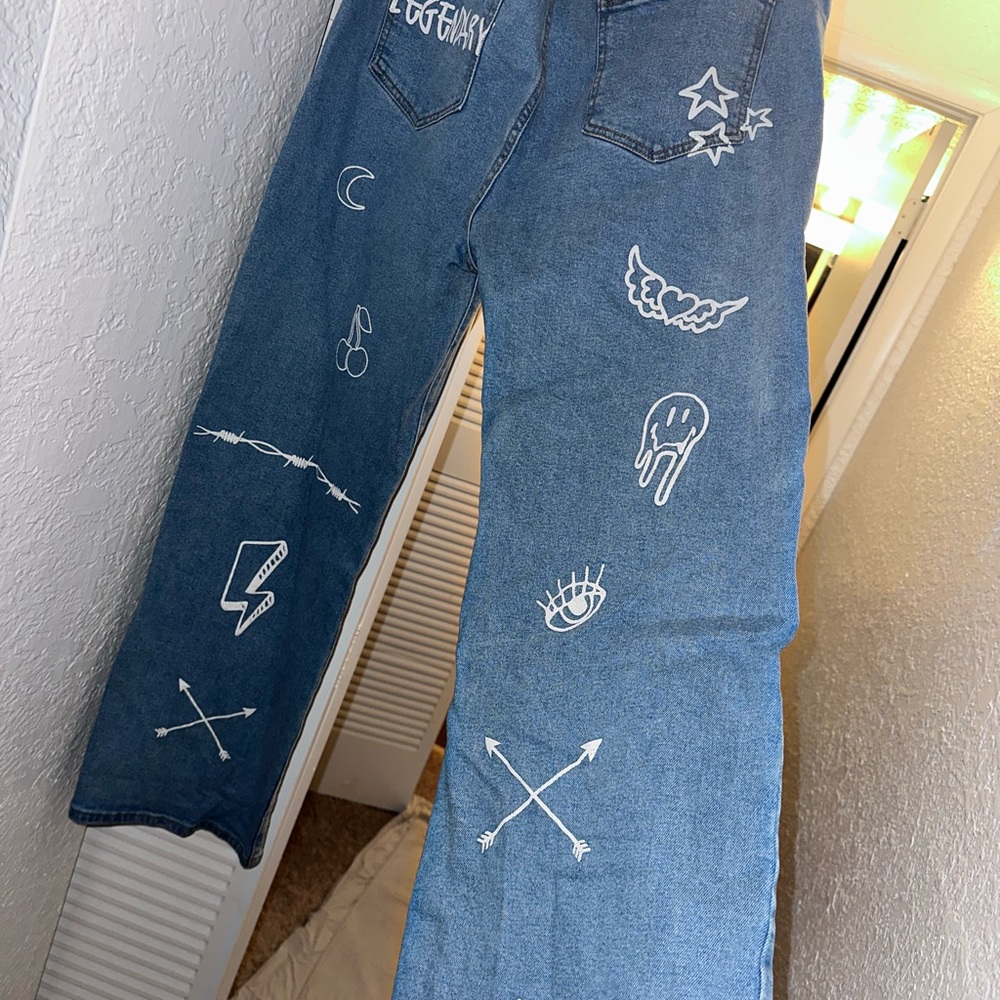 Cool.jeans with white art